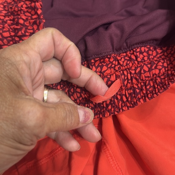 (A4)Lululemon Women's 8 Shorts
Red Grape Miss Mosaic
Alarming Tracker IIIRunning - Picture 10 of 13